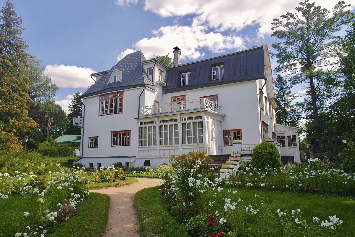 white beautiful home for sale in natural bridge station virginia